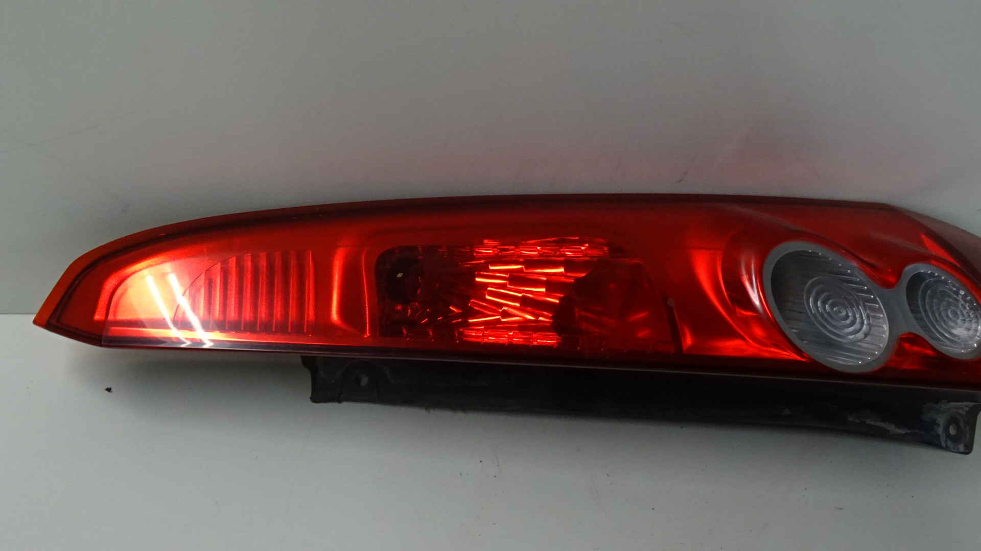 Ford Fiesta JH BJ2006 Rückleuchte Rücklicht rechts rot weiß 6S6113404A