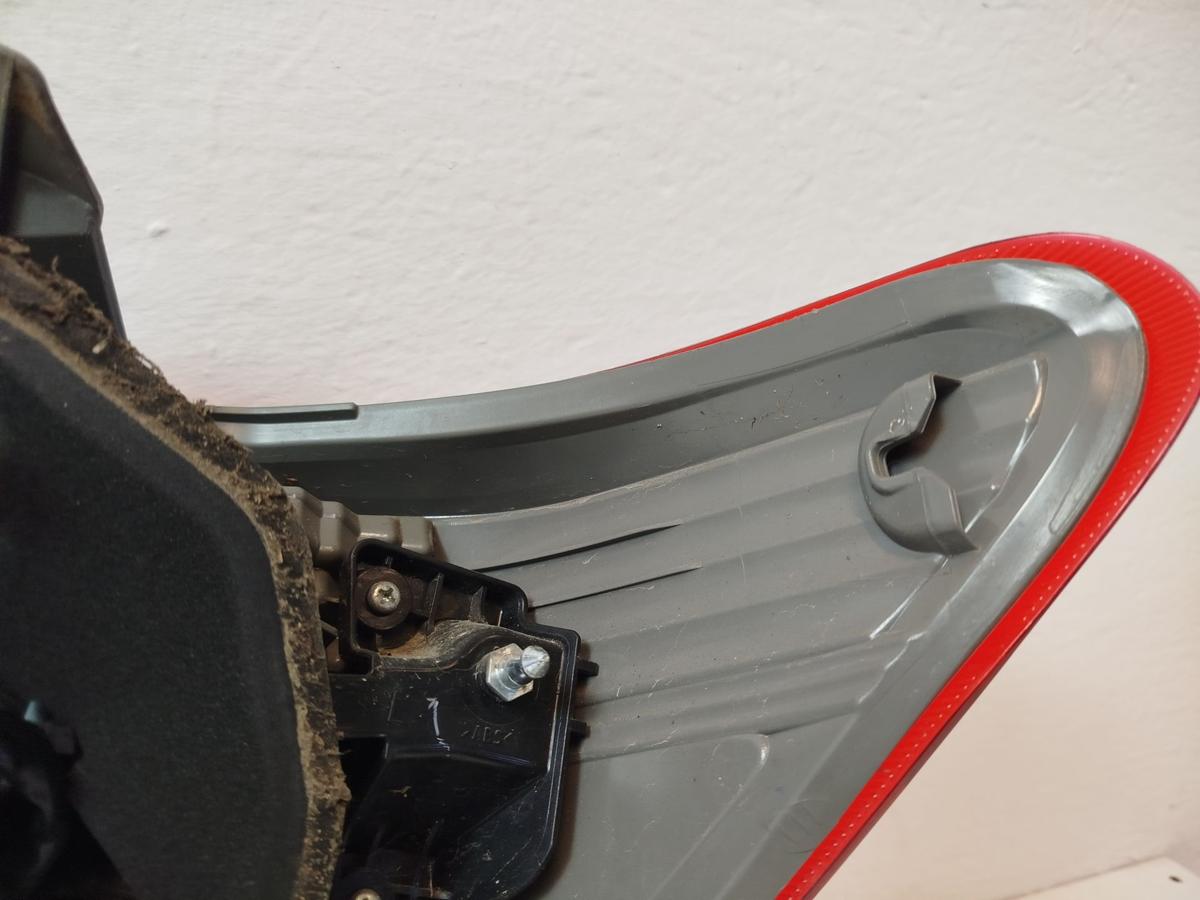Toyota Yaris XP13 R&uuml;ckleuchte links R&uuml;cklicht Heckleuchte kein LED 10-14