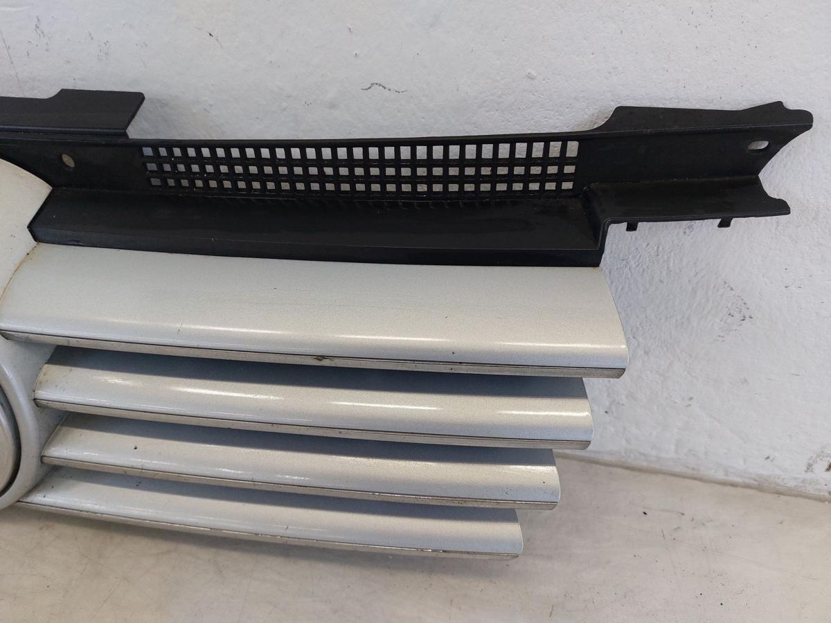 VW Bora 1J K&uuml;hlergrill Grill Frontgrill mit Logo LA7W Reflexsilber Metallic