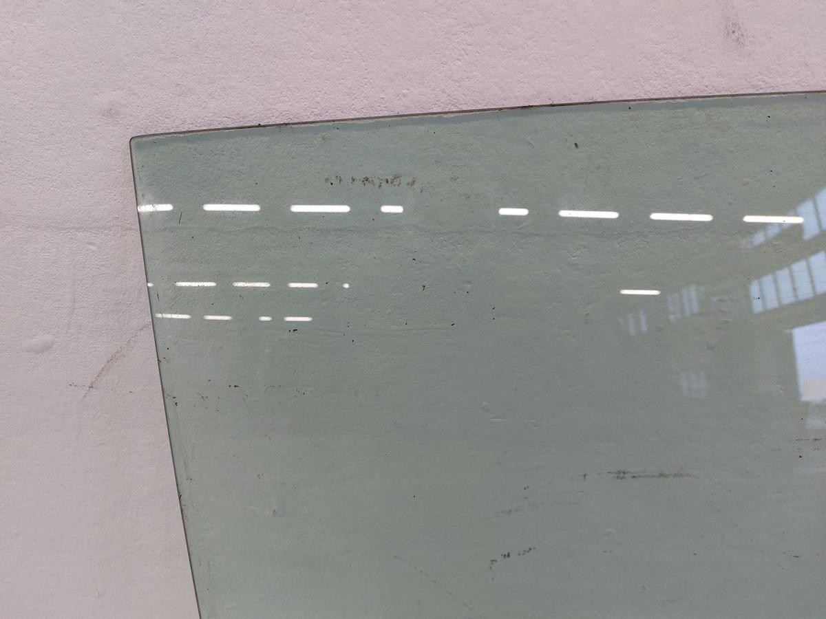 VW Golf Sportsvan AUV ab17 T&uuml;rscheibe hinten rechts coloriert Seitenscheibe