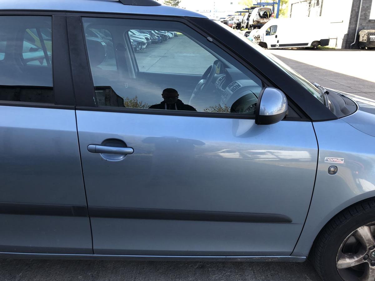 Skoda Fabia II 2 Typ 5J T&uuml;r vorn rechts Beifahrert&uuml;r im Rohbau LF5X Satin Grey