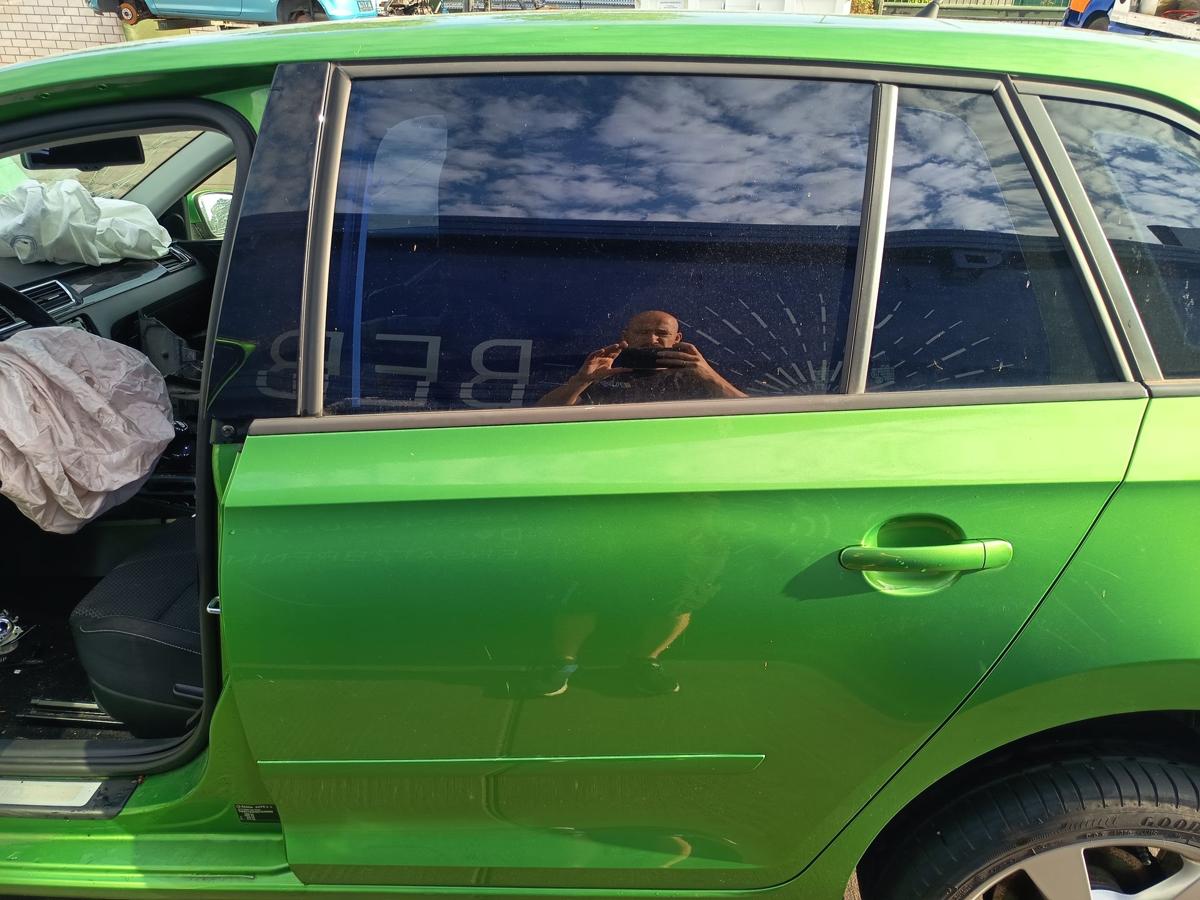 Skoda Rapid Spaceback original T&uuml;r hinten links Fond Rohbau F6Z Rallye gr&uuml;n