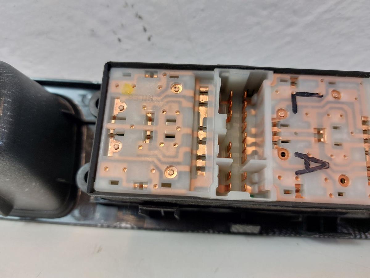 Nissan Tiida C11 Schalter Fensterheber 4 fach T&uuml;r vorn links Fahrert&uuml;r