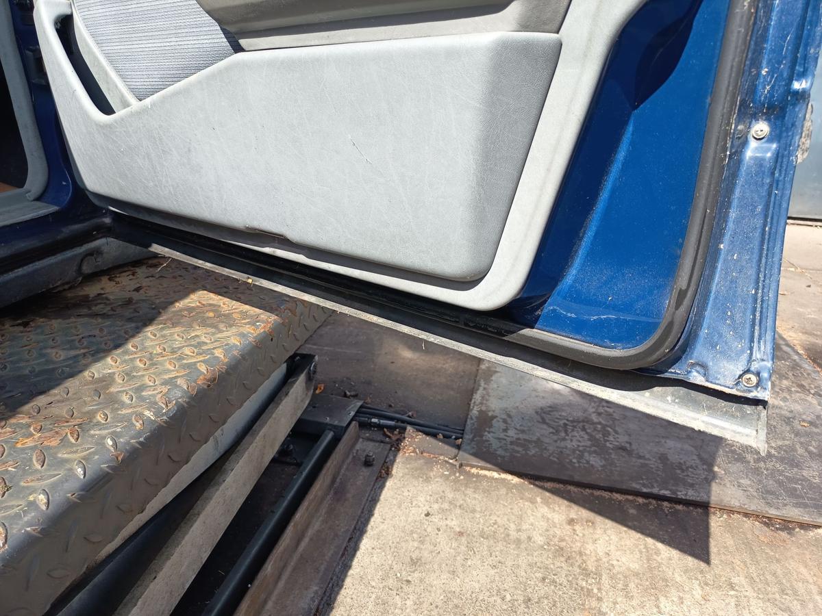 Mercedes W/S 124 original T&uuml;r vorn rechts Beifahrer 900 Surfblau Bj 1988