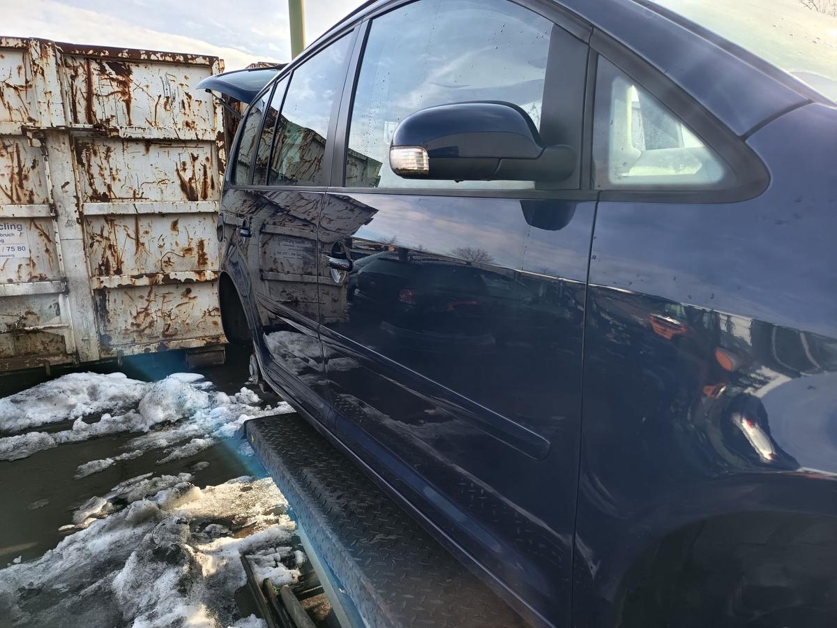 VW Touran 1T original T&uuml;r vorn rechts Beifahrer B5N Indigoblau Bj 2006