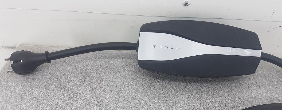 Tesla Model Y original Ladekabel Schuko 220V 1121254-00-G Mobile Charge Kit Bj23