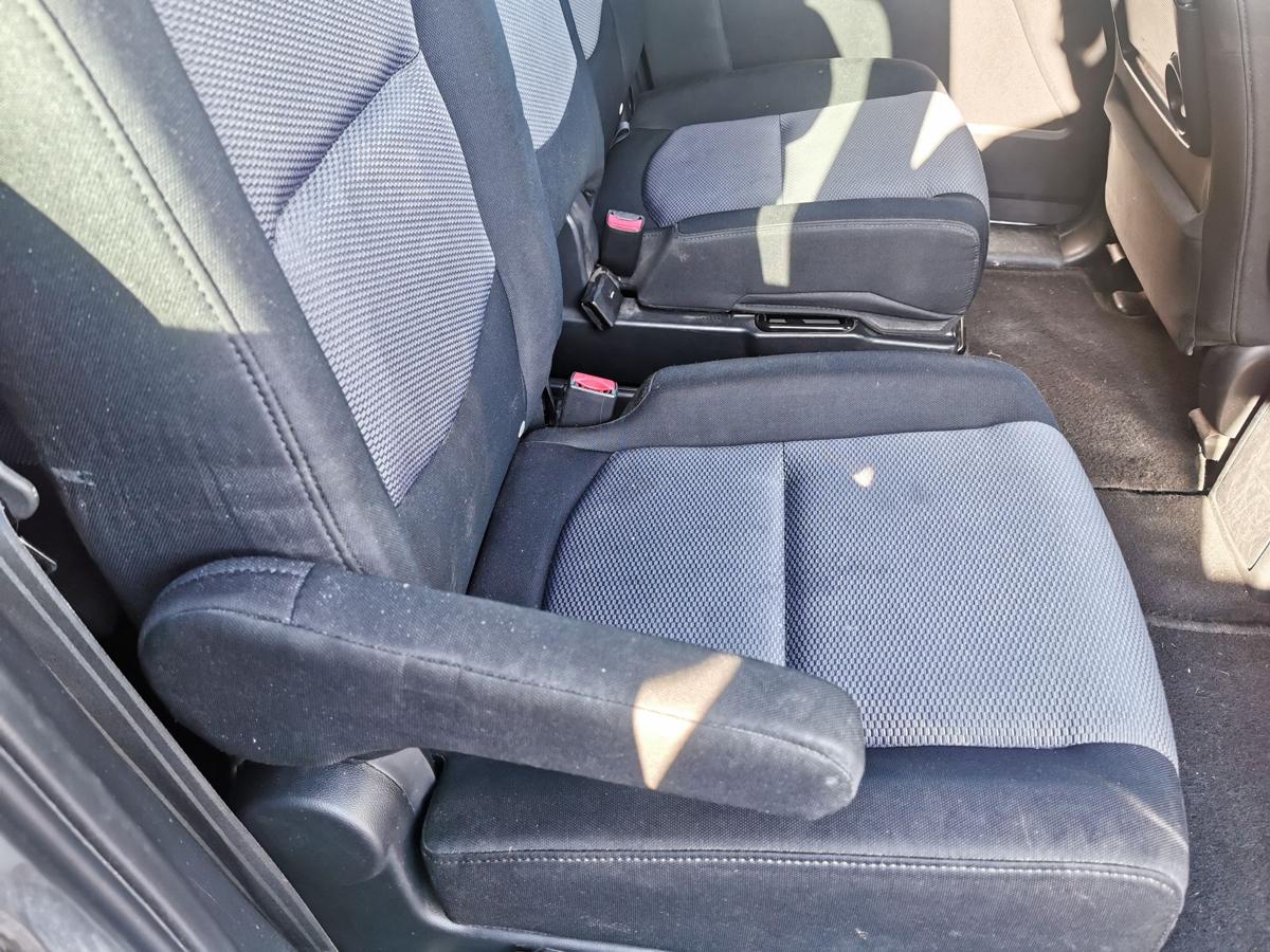 Mazda 5 CR Sitz Autositz Rücksitz mitte rechts 2te Reihe Stoff