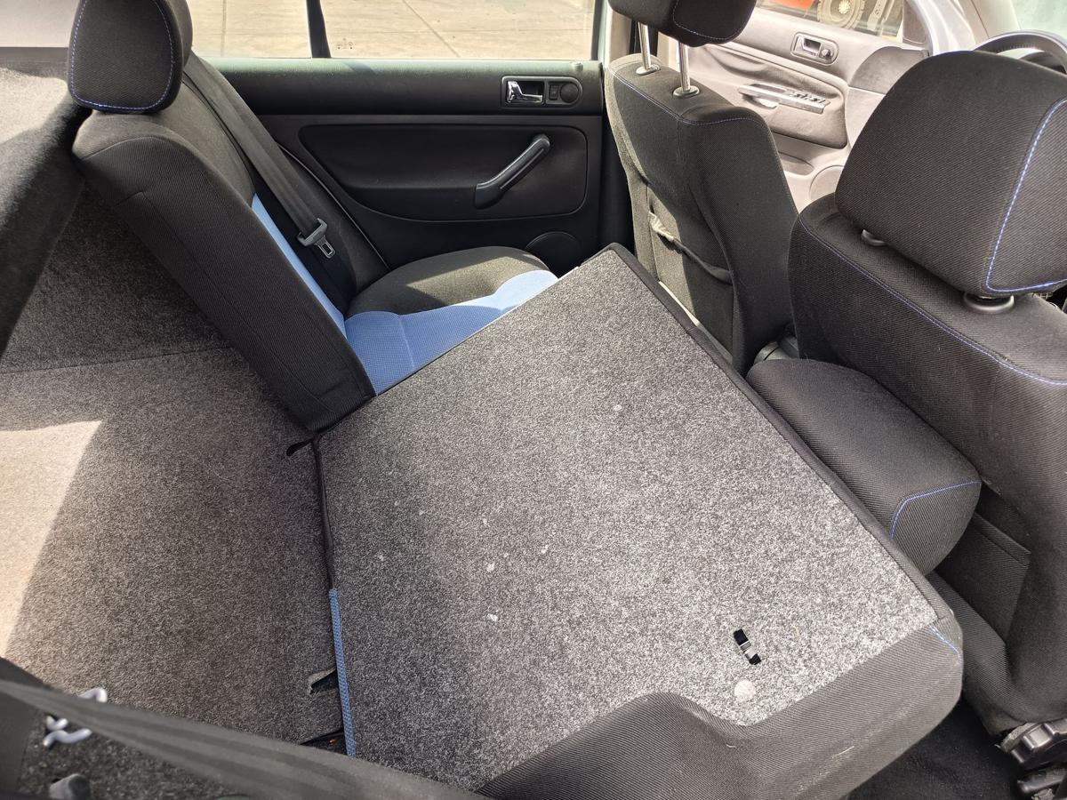 VW Golf IV 5t&uuml;rer Limo R&uuml;cksitzbank ohne Gurte Fond Stoff blau/schwarz Bj 1998