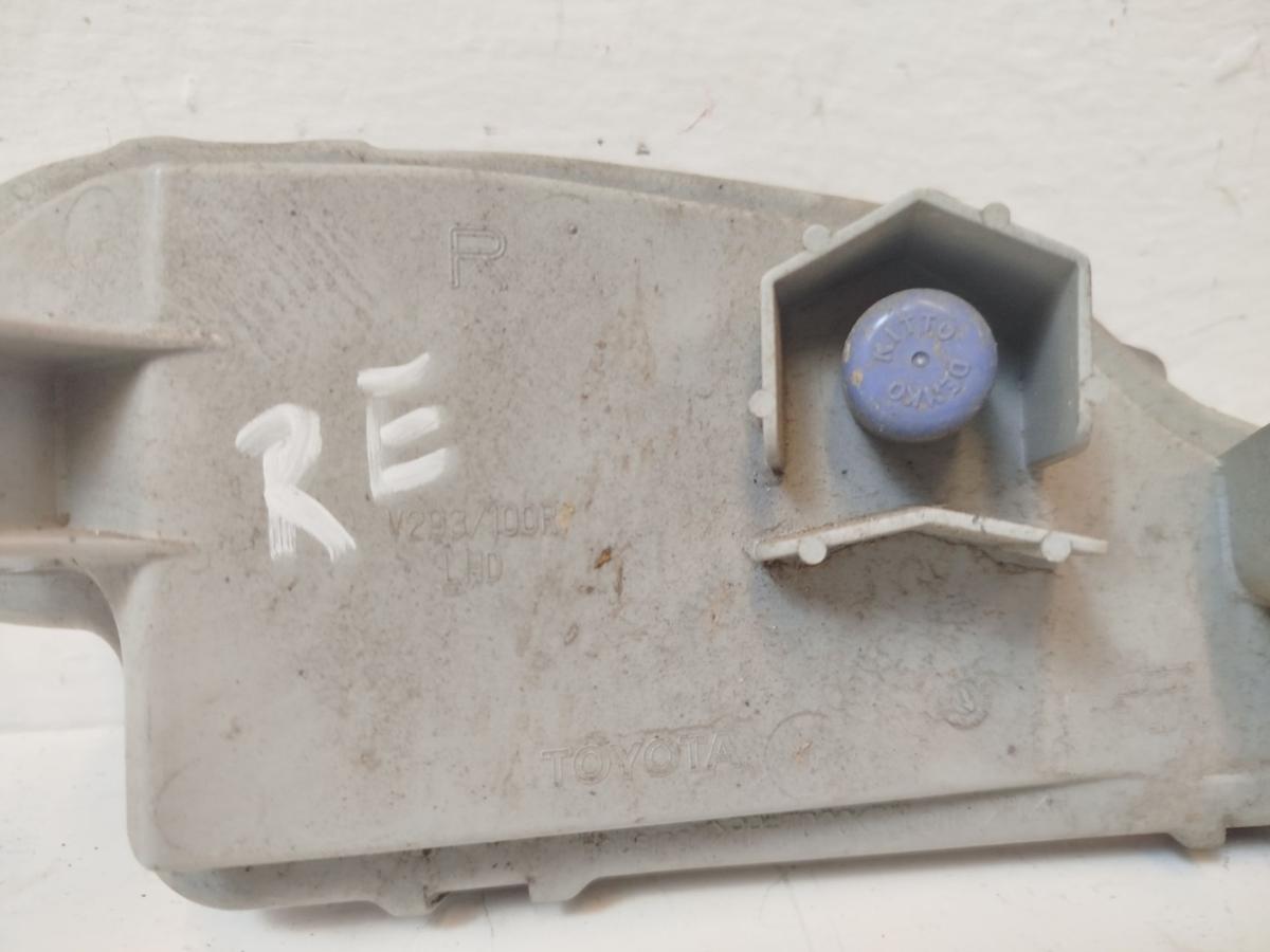 Toyota Yaris XP13 Reflektor Sto&szlig;f&auml;nger hinten R&uuml;ckstrahler