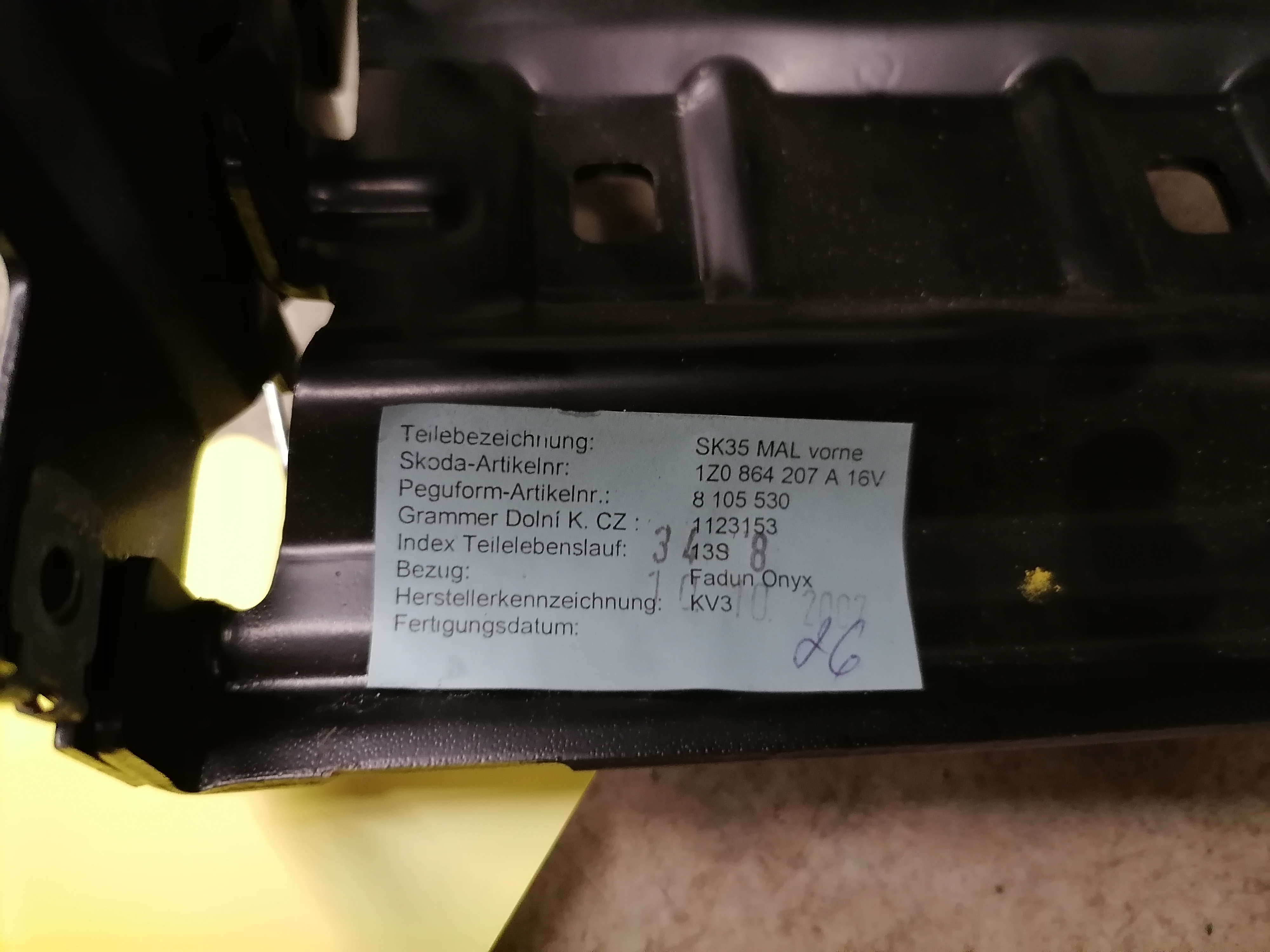 Skoda Octavia 2 1Z 04-10 Mittelarmlehne vorn schwarz 1Z0864207A
