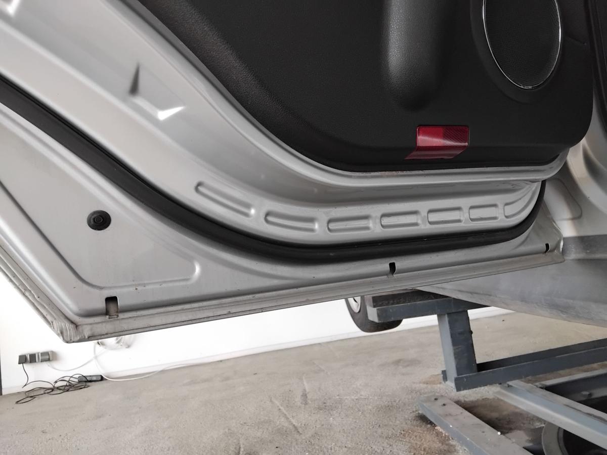 Mercedes B-Klasse W245 T&uuml;r hinten links polarsilbermetallic 761 BJ2008