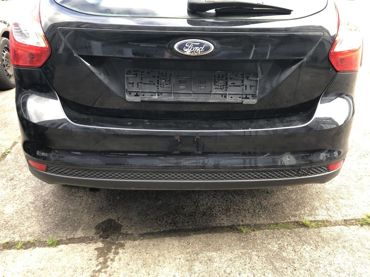 Ford Focus DYB Stoßfänger hinten Heckschürze Beschädigung 5trg Pantherschwarz