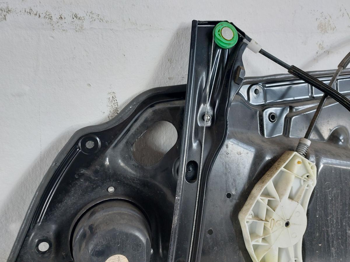 VW Passat 3C B7 Variant Fensterheber vorn links Motor Mechanik Grundplatte