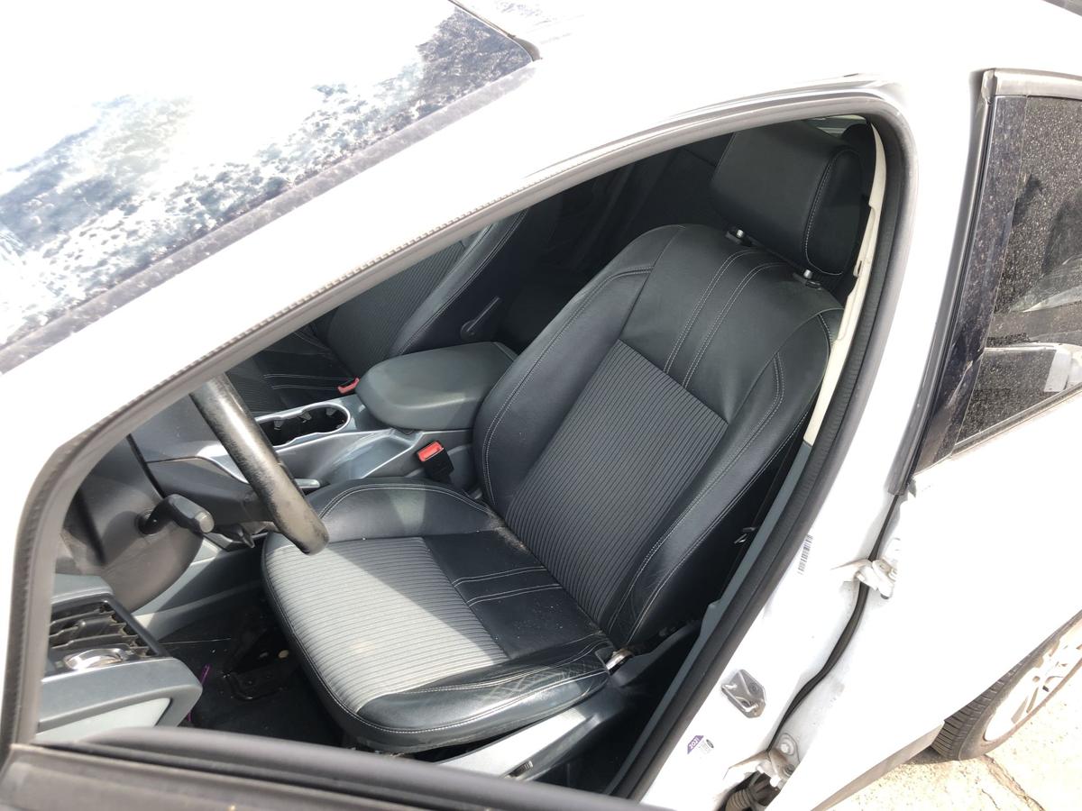 Ford C-Max CB7 Sitz vorn links Teilleder mit Stoff elektrische Verstellung