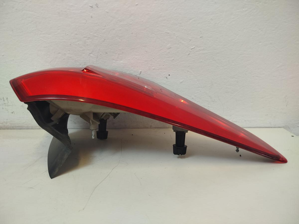 Ford Focus DYB CEW Turnier R&uuml;ckleuchte links au&szlig;en Ecke Facelift OHNE LED