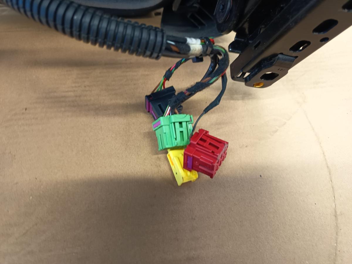 Audi A4 B8 8K original Fahrersitz vorn links Leder Sitzheizung schwarz Bj 2008