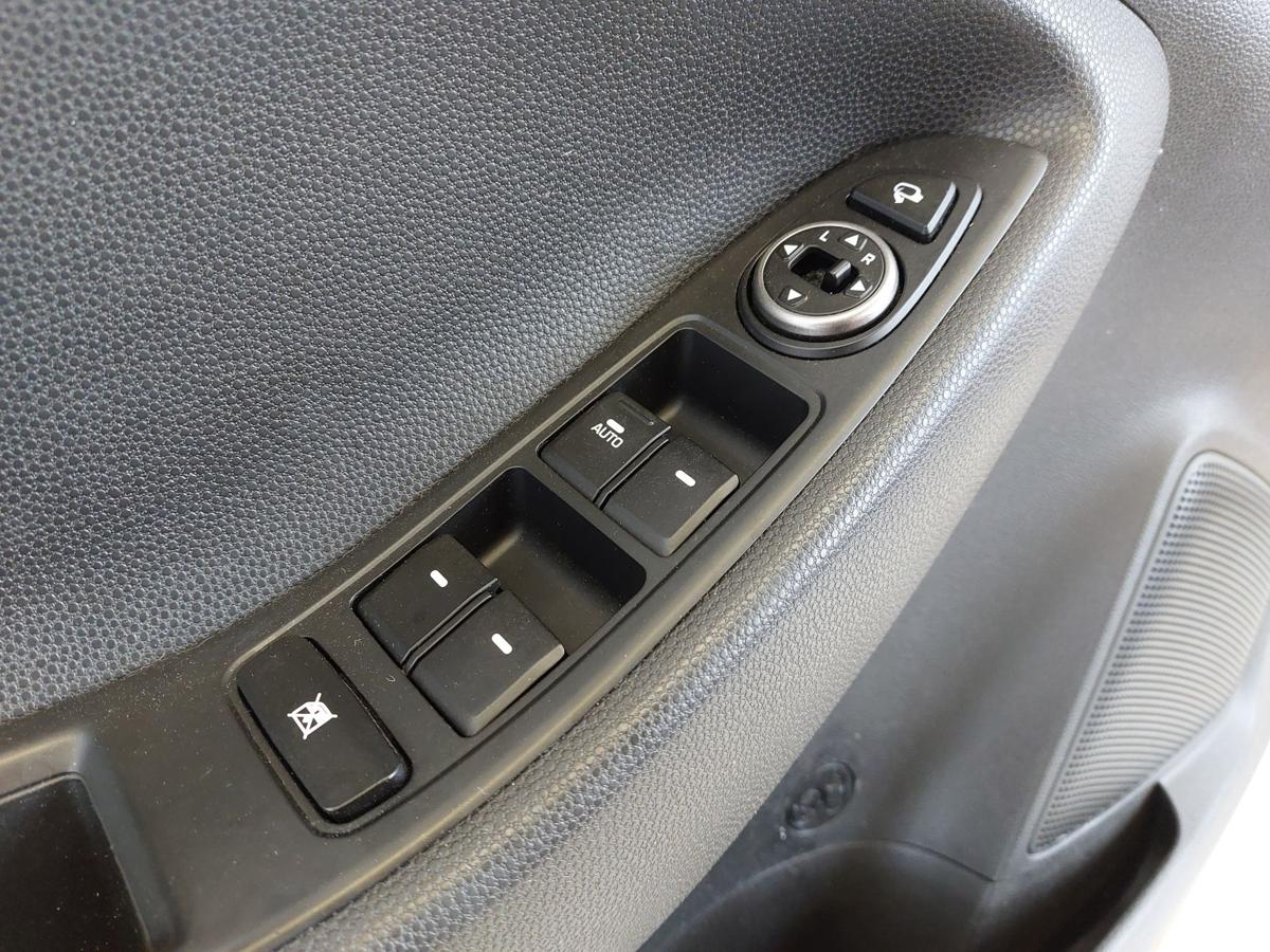 Hyundai i20 GB T&uuml;rverkleidung vorn links Fahrert&uuml;r nur 5 t&uuml;rer T&uuml;rpappe OEM