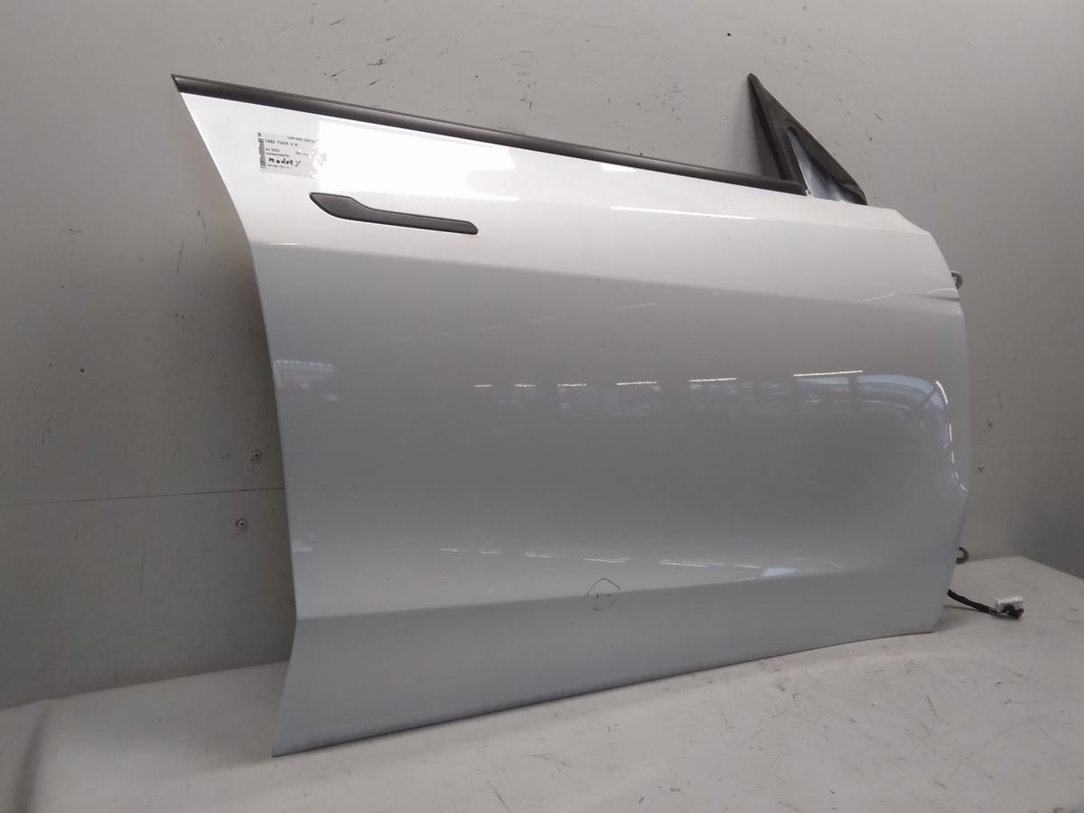 Tesla Model Y Tür vorn rechts Beifahrertür weissmetallic BJ2023