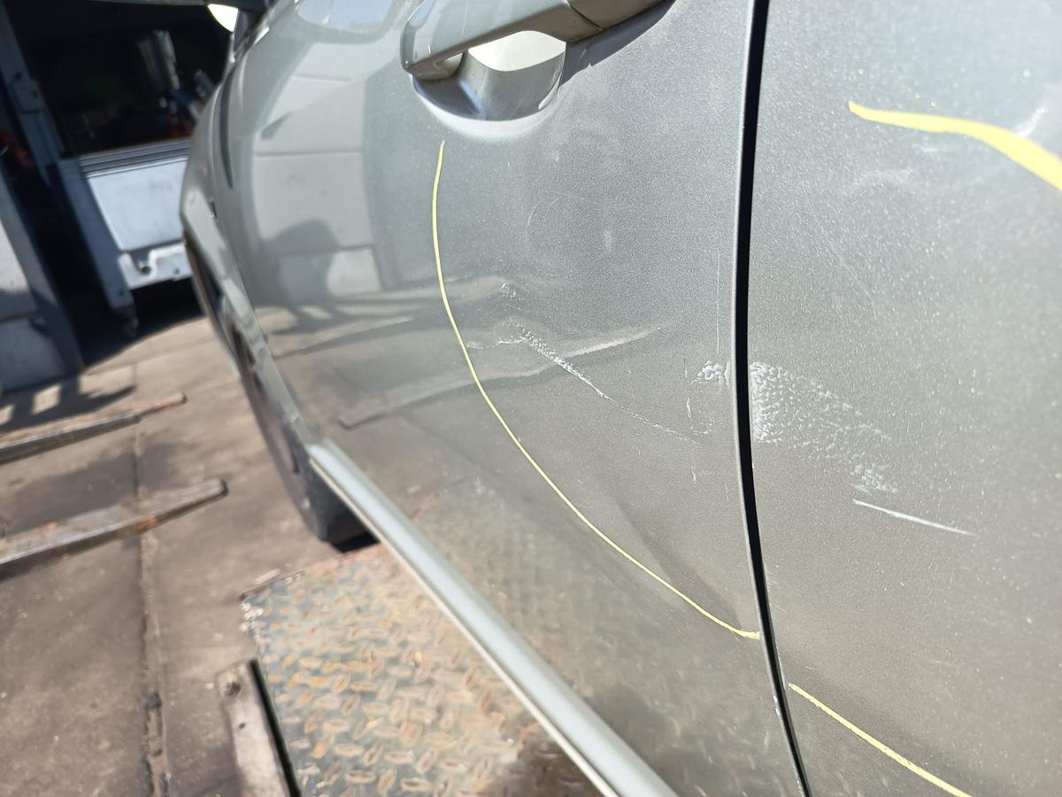 Toyota Avensis T25 original T&uuml;r vorn links Fahrer 1C0 Polarsilber Bj 2005