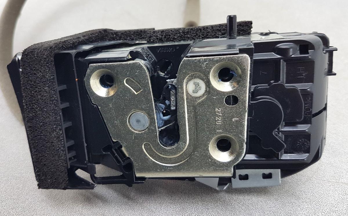 Nissan Qashqai J11 Türschloss hinten links Bj21 für Zentralverriegelung 3 Pins