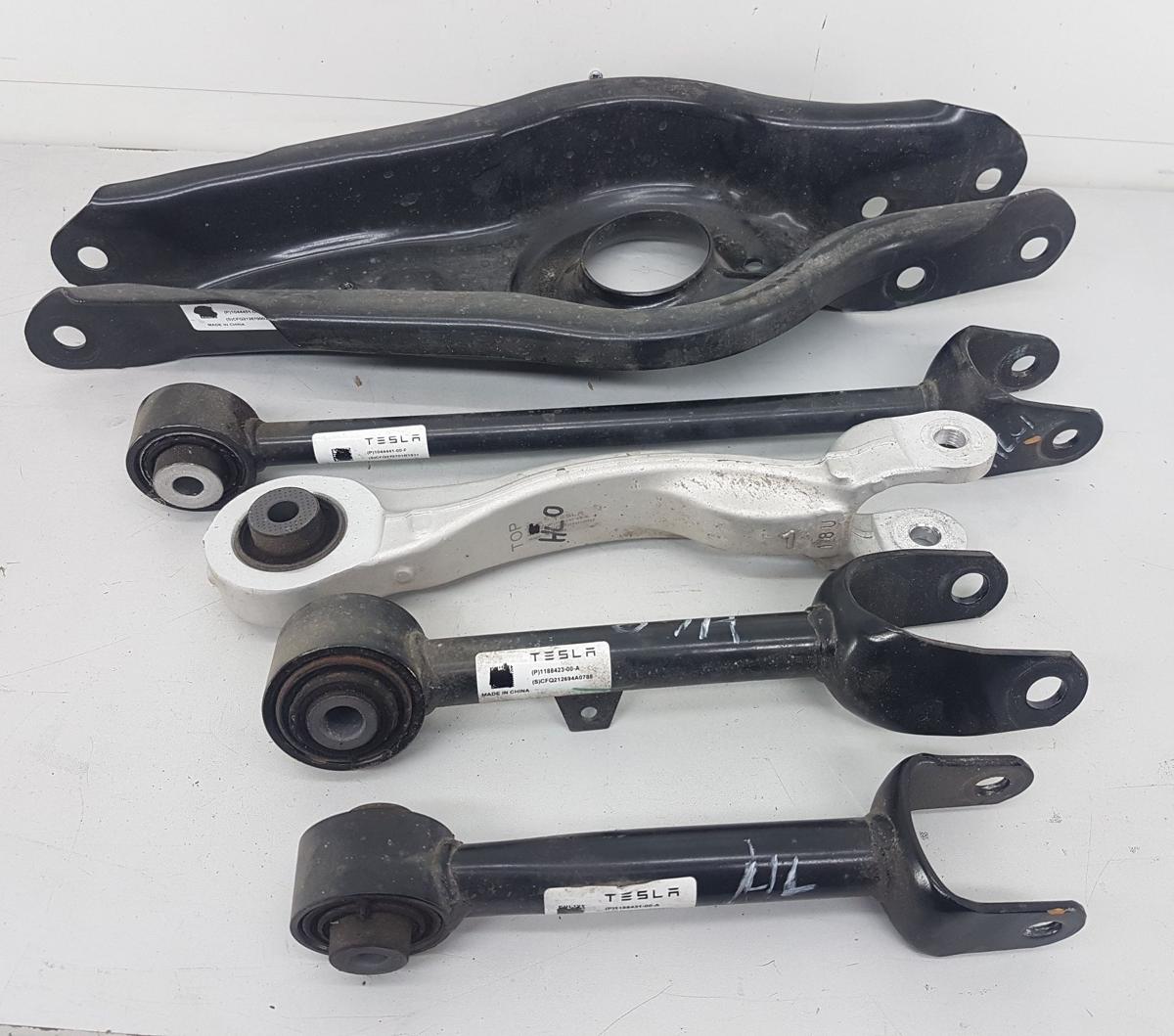 Tesla Model Y Querlenkersatz hinten links Satz Querlenker Bj2022 1044451-00-F