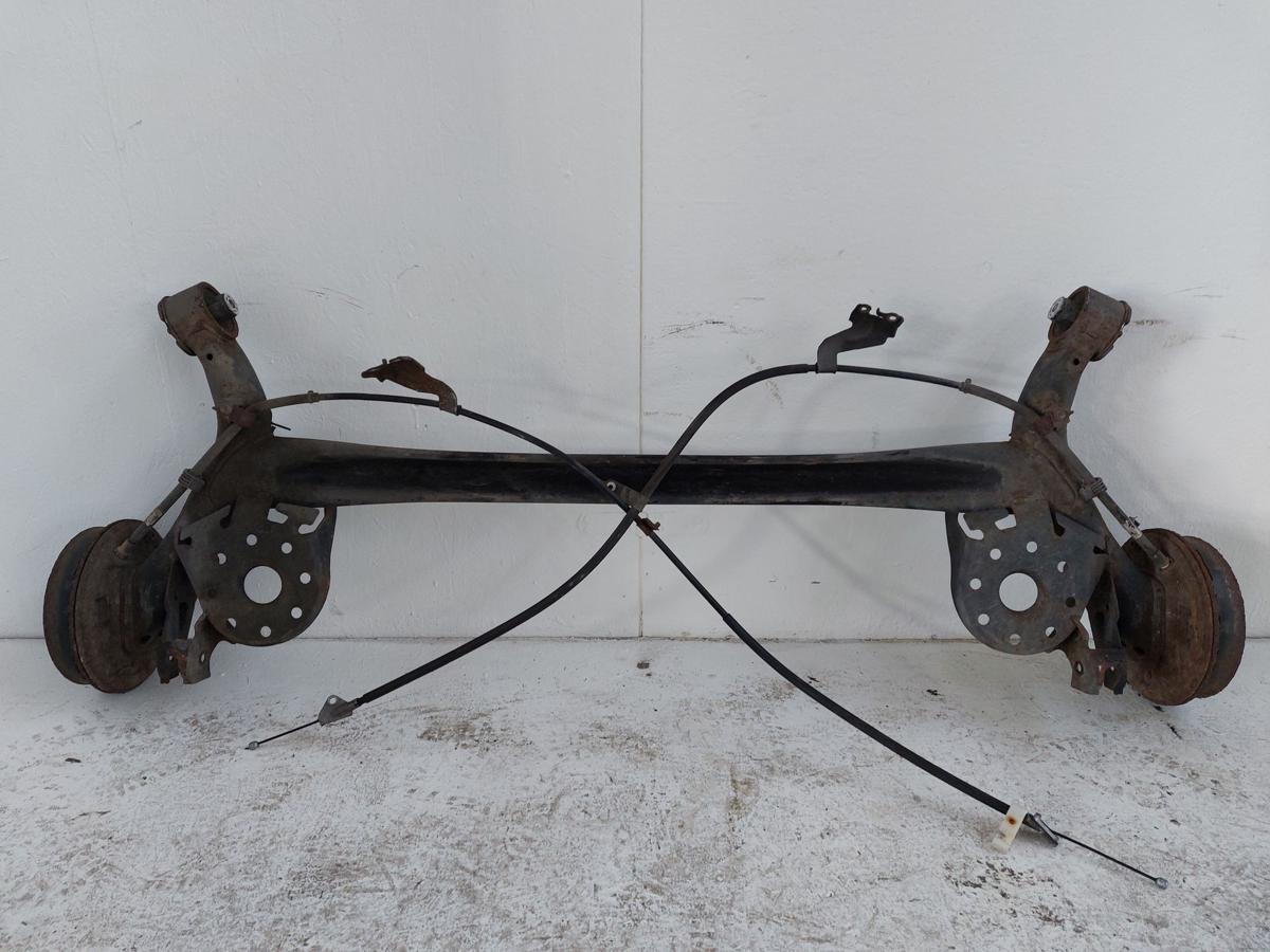 Toyota Yaris XP13 Hinterachse Achse hinten Achsk&ouml;rper mit Trommelbremse und ABS
