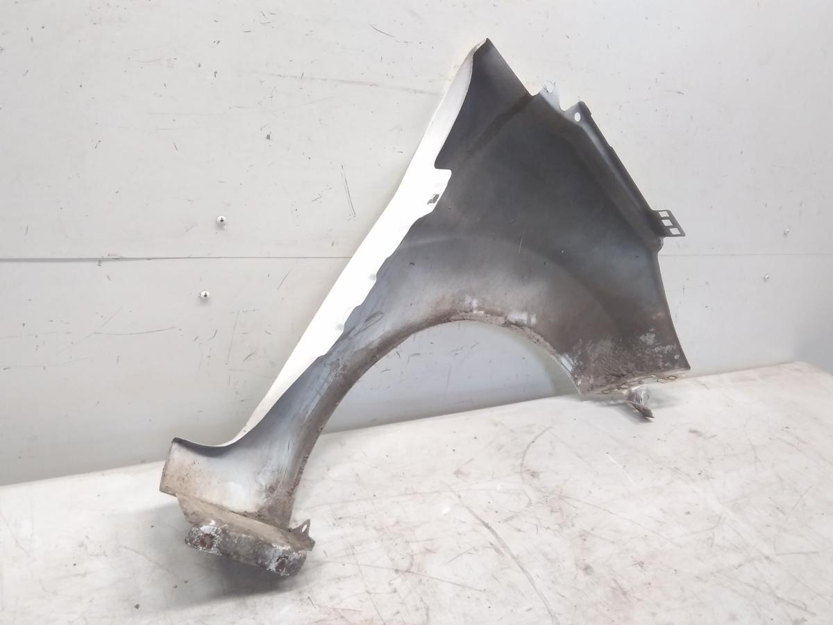 Ford Fiesta JA8 original Kotfl&uuml;gel vorn links H9 Frost Wei&szlig; BJ2010