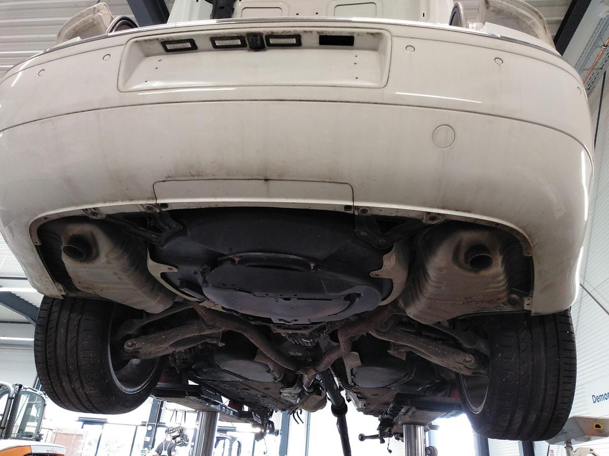 VW Phaeton GP4 original Stoßfänger Stoßstange hinten mit PDC und Kamera Bj.2015