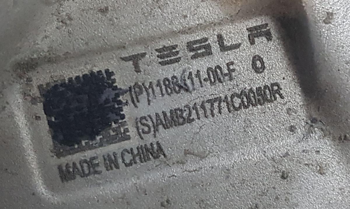 Tesla Model Y Achsschenkel hinten links Bj2022 1188411-00-F 335x22mm Performance