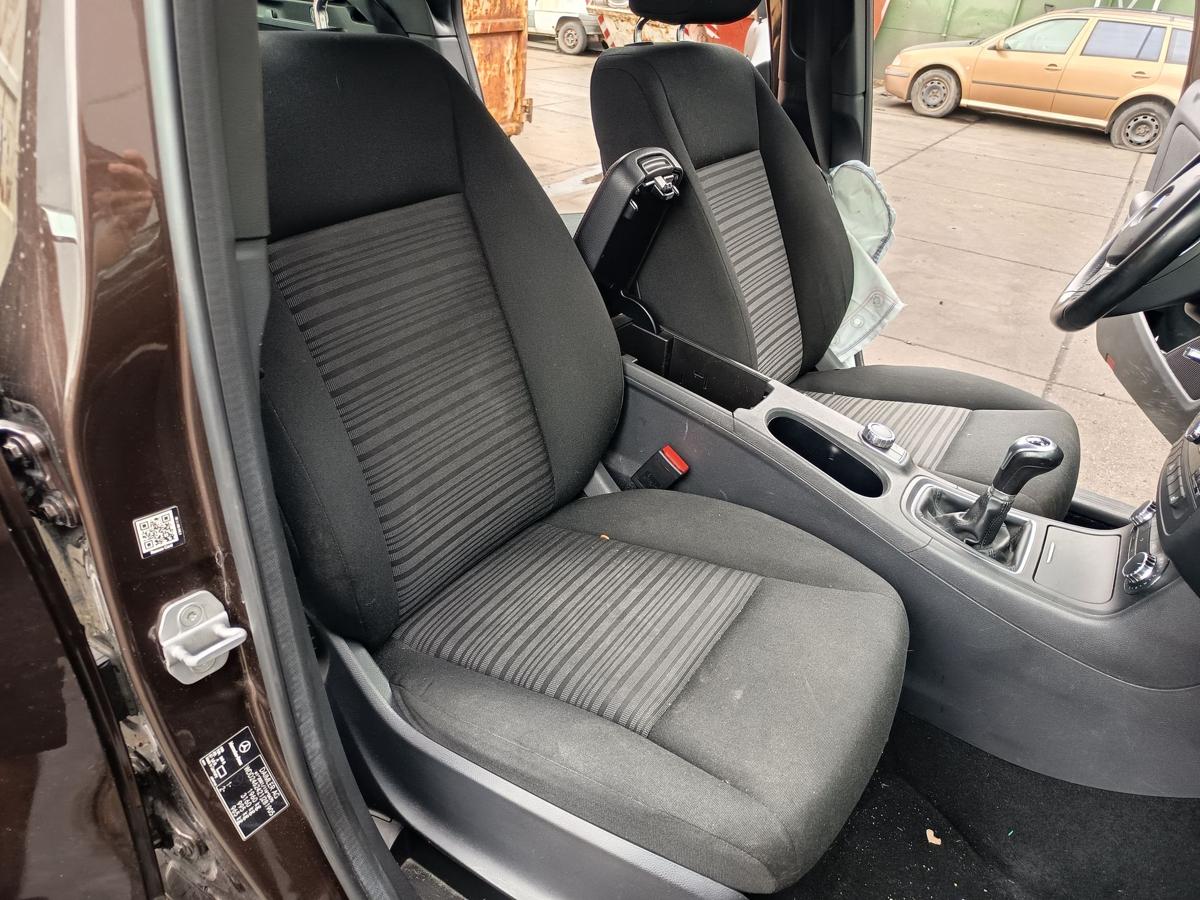Mercedes W246 original Sitz vorn rechts Beifahrer Stoff schwarz/anthrazit Bj2014