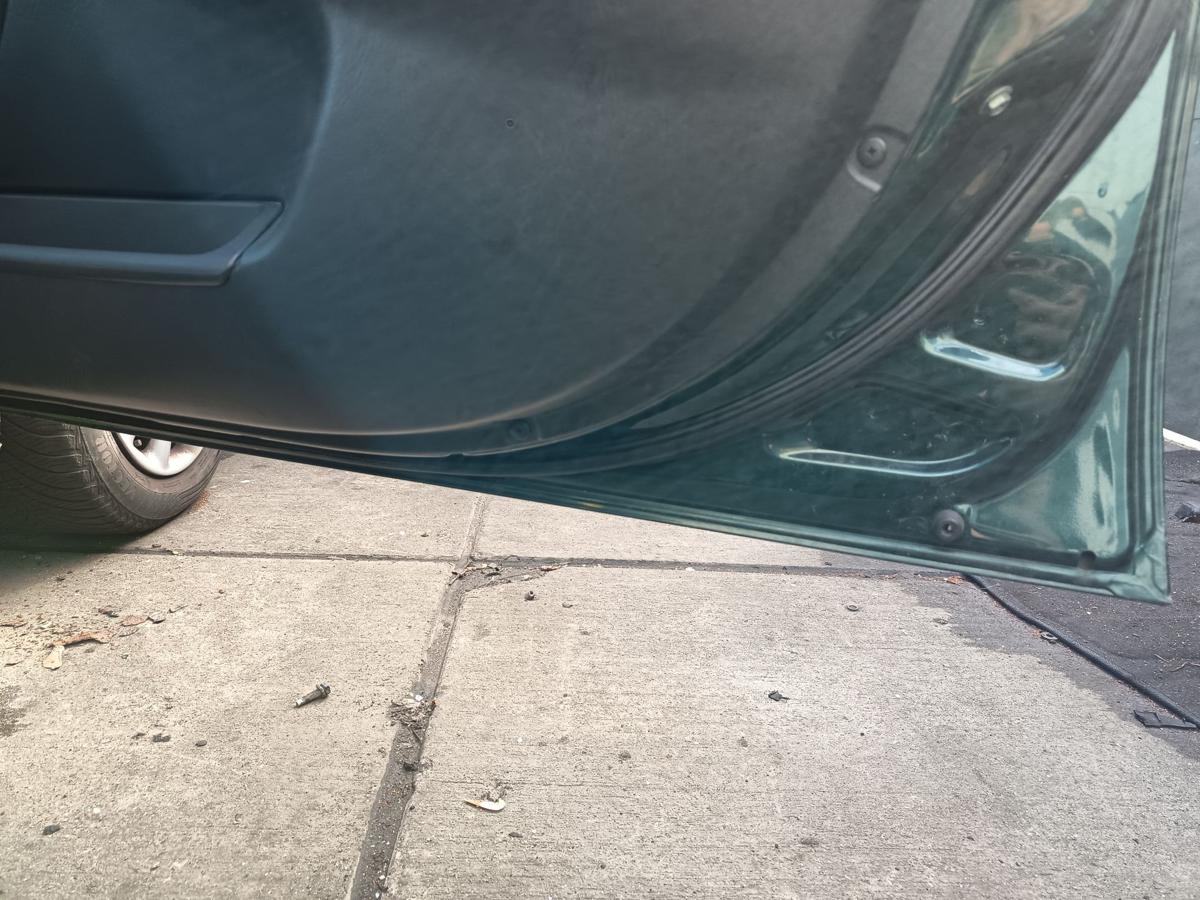 Toyota Avensis T22 original T&uuml;r Roht&uuml;r vorne rechts 6S3 Gr&uuml;n Baujahr 2001