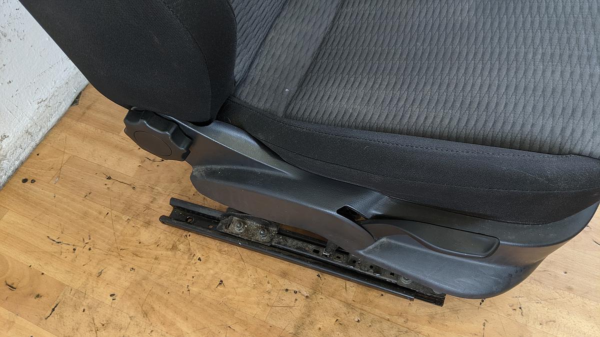 Seat Ibiza 6J Sitz vorn rechts Beifahrersitz Stoff Heizung 5 t&uuml;rer