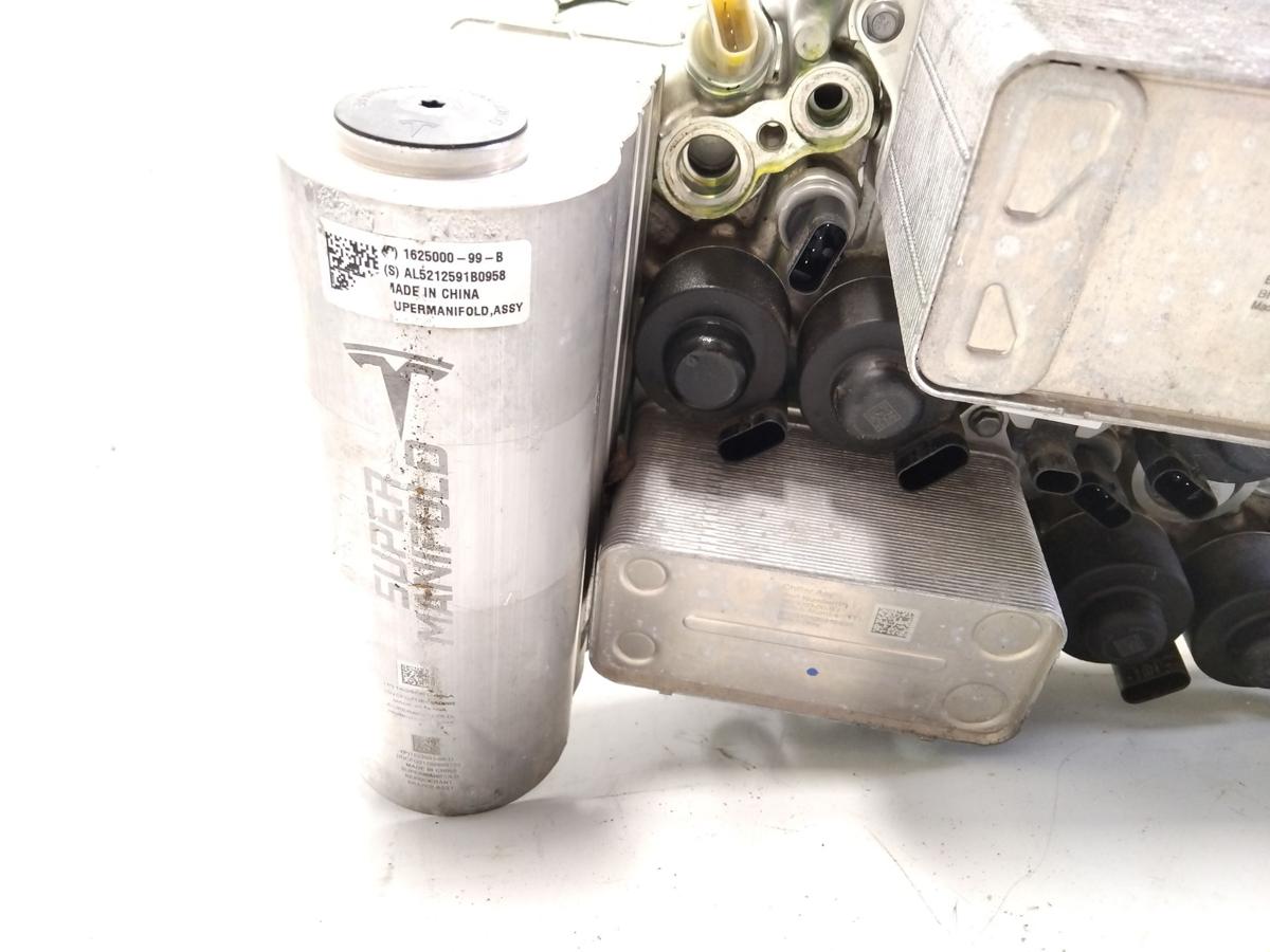 Tesla Model Y original Wärmtauscher Super Manifold 1625000-99-B Bj.2022
