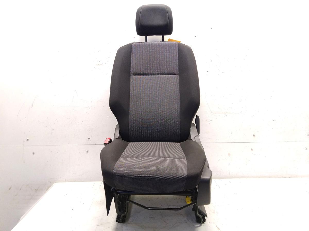 Opel Combo E Cargo Sitz vorn links Fahrersitz Stoff schwarz dunkelgrau Bj.2023