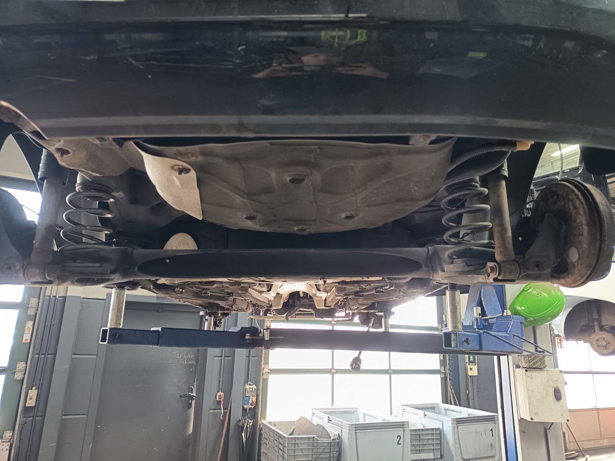 Opel Corsa D original Hinterachse Tr&auml;ger trommelgebremst 150tkm Bj 2007