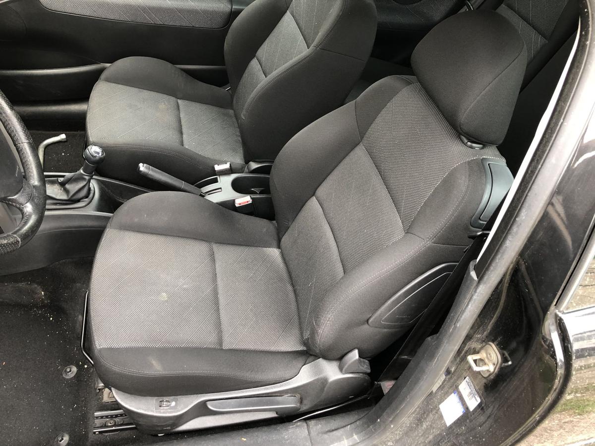 Peugeot 207 WA Sitz vorn links Fahrersitz Stoff Heizung 3 türer