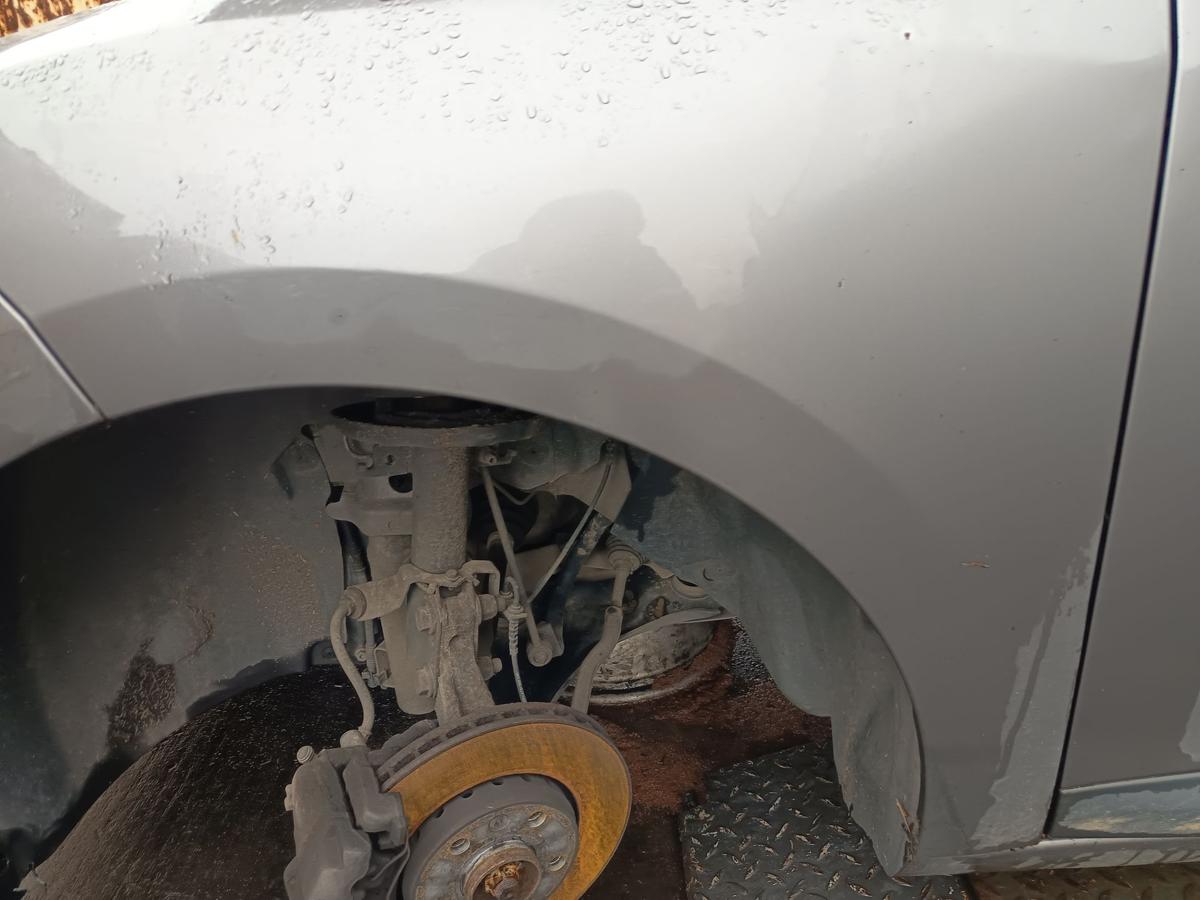 Renault Megane III Kombi orig Kotfl&uuml;gel links TEKNG grau vor Facelift Bj 2010