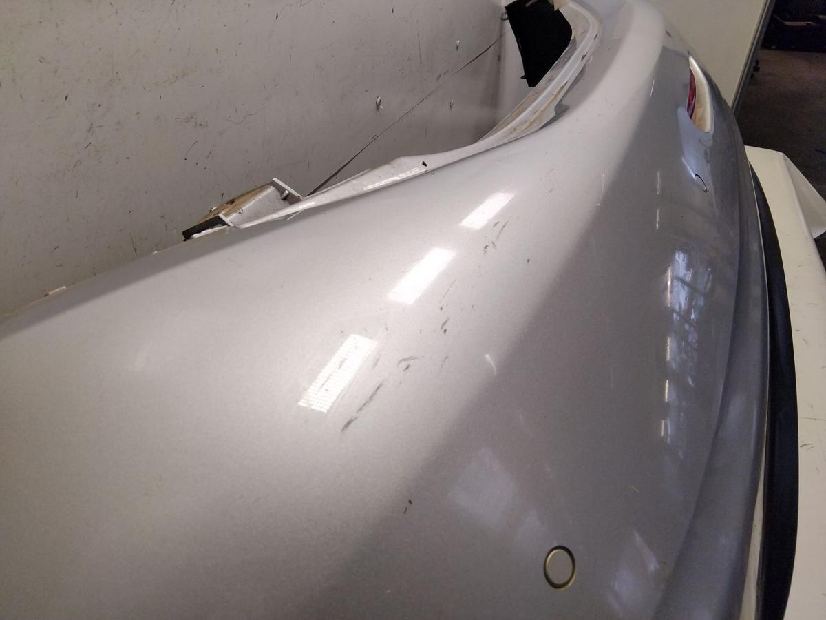 Peugeot 208 original Stoßfänger Stoßstange hinten silber mit PDC Bj.2016