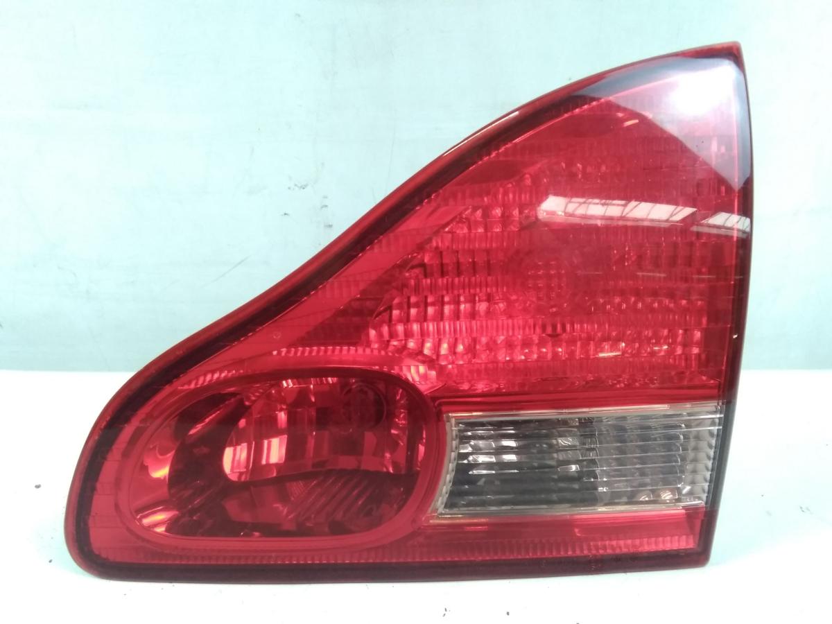 Toyota Avensis Verso original Rückleuchte Heckleuchte innen rechts Bj.2001