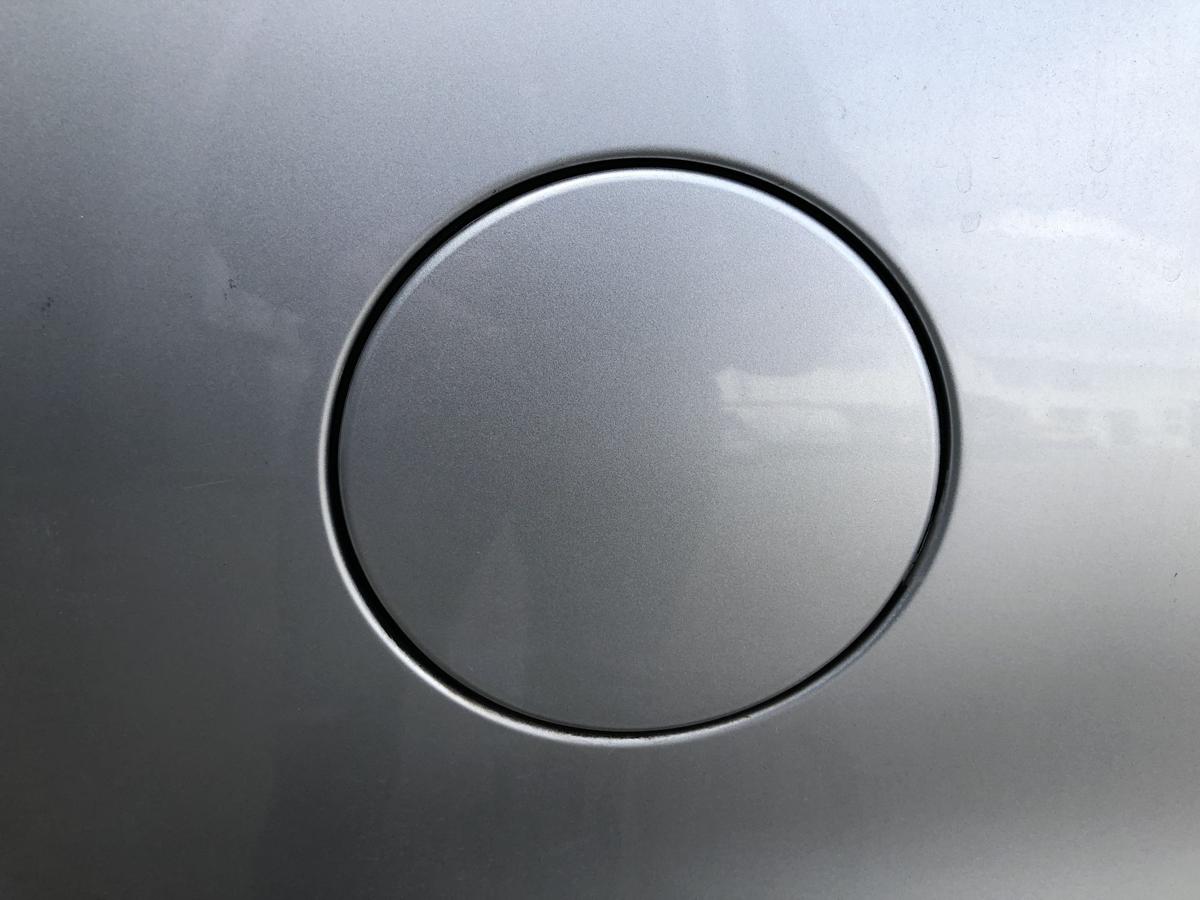 VW Polo 9N 9N3 Tankklappe Tankdeckel Tankverschluss LA7W Reflexsilber Metallic