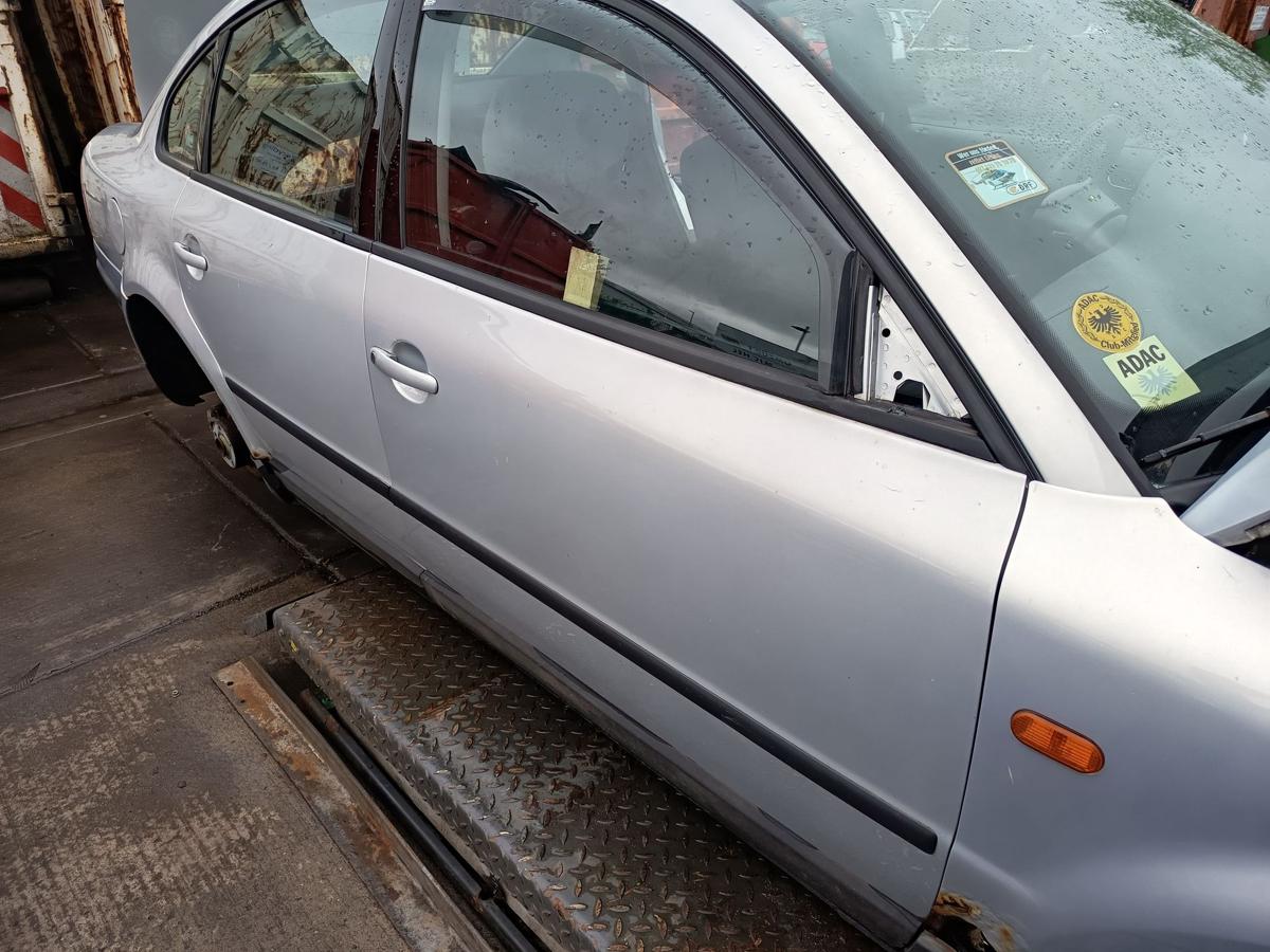 VW Passat 3B original T&uuml;r vorn rechts Beifahrer B7Z Satinsilber Bj 1997