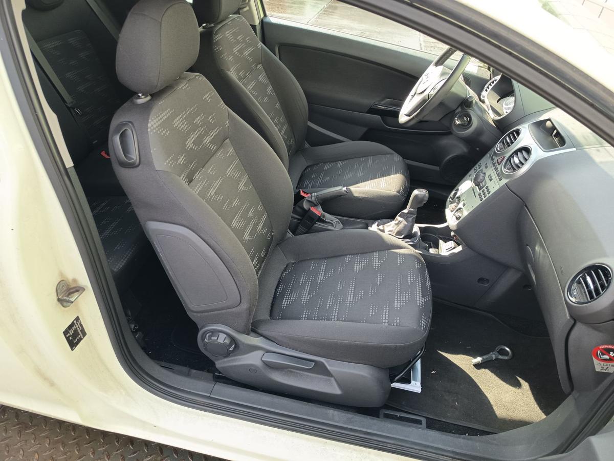 Opel Corsa D 3t&uuml;rer original Beifahrersitz vorn rechts Stoff Sitzheizung Bj 2012
