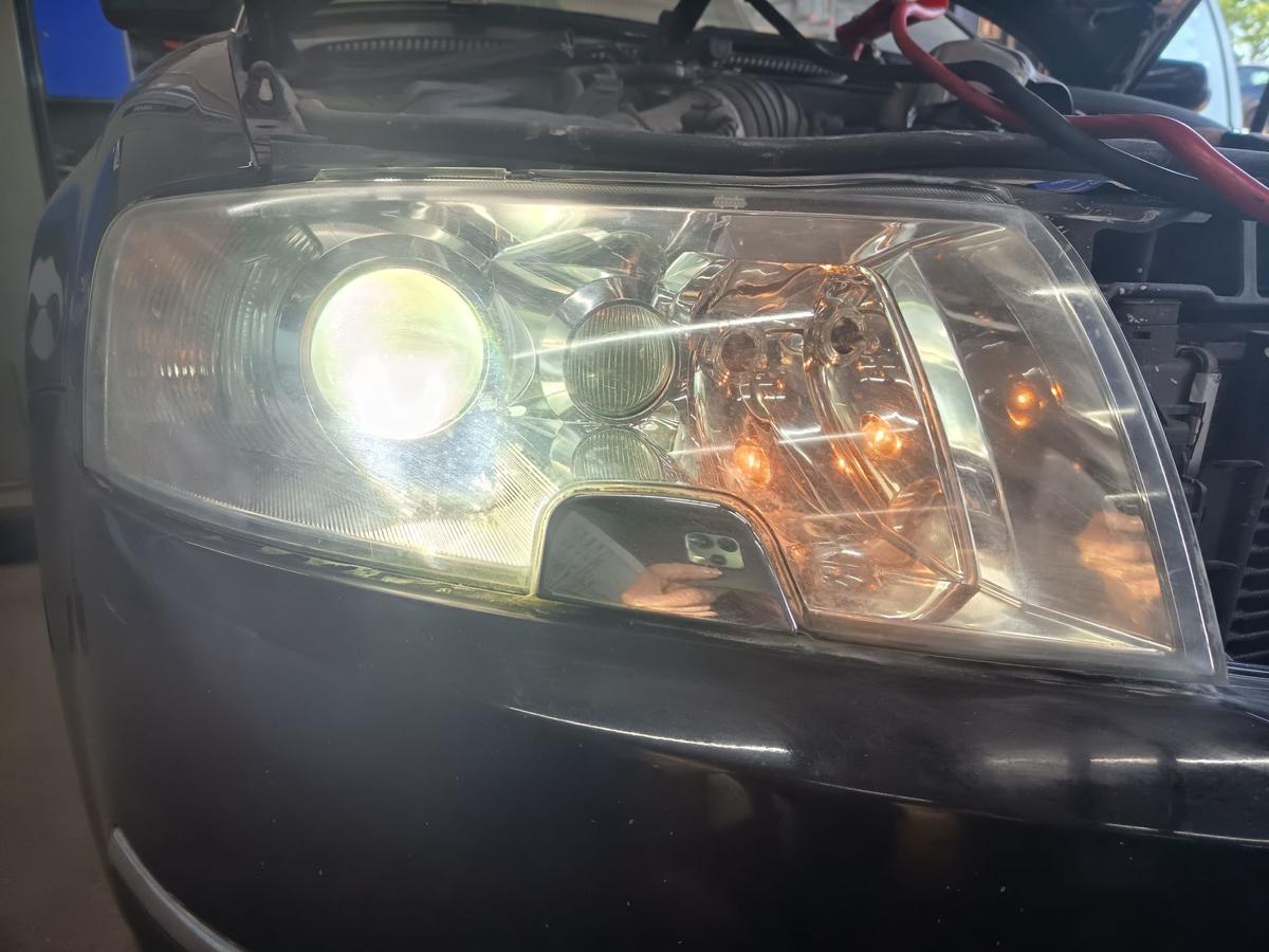 Skoda Superb 3U4 orig Scheinwerfer vorn rechts Xenon Beifahrerseite Bj 2004