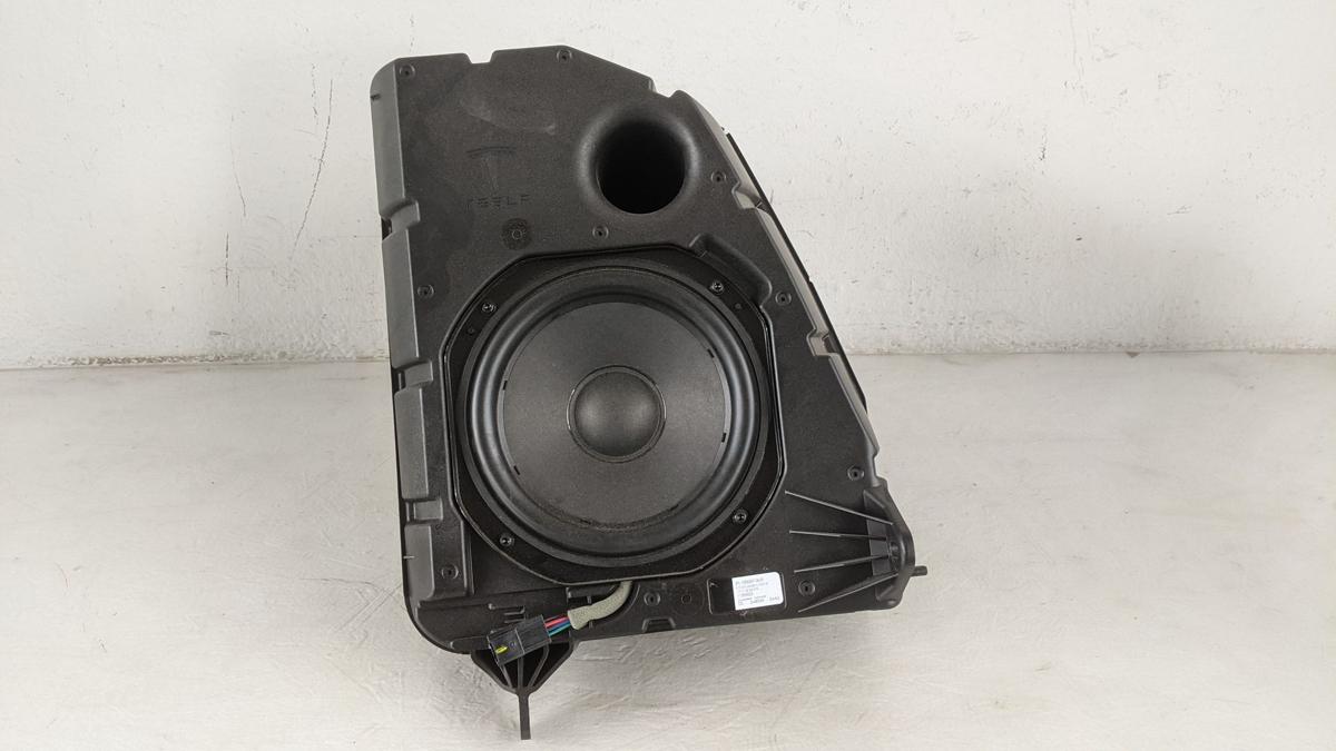 Tesla Model Y Subwoofer Kofferraum Lautsprecher Speaker Bassbox