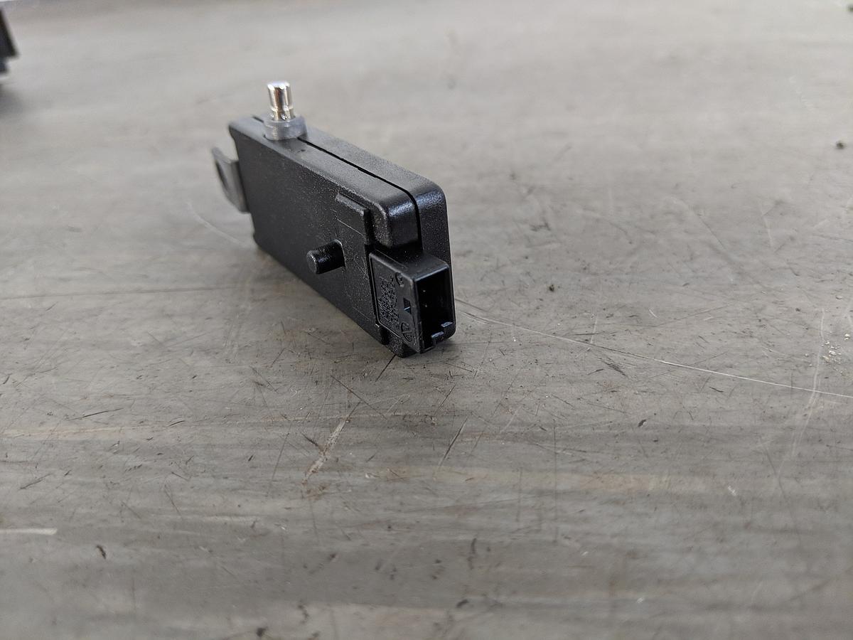 VW Touareg 7L Antennenverstärker 4B5035225C