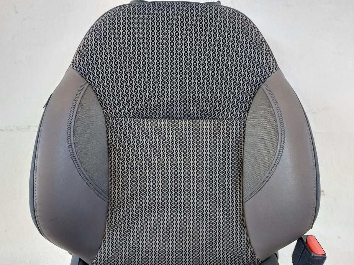 Peugeot 2008 I CU Sitz vorn rechts Beifahrersitz Kunstleder Stoff braun Heizung