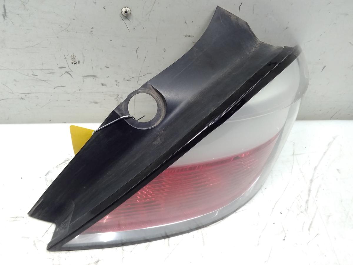 Opel Astra H original R&uuml;ckleuchte Schlussleuchte rechts 5t&uuml;rig Flie&szlig;heck BJ2005