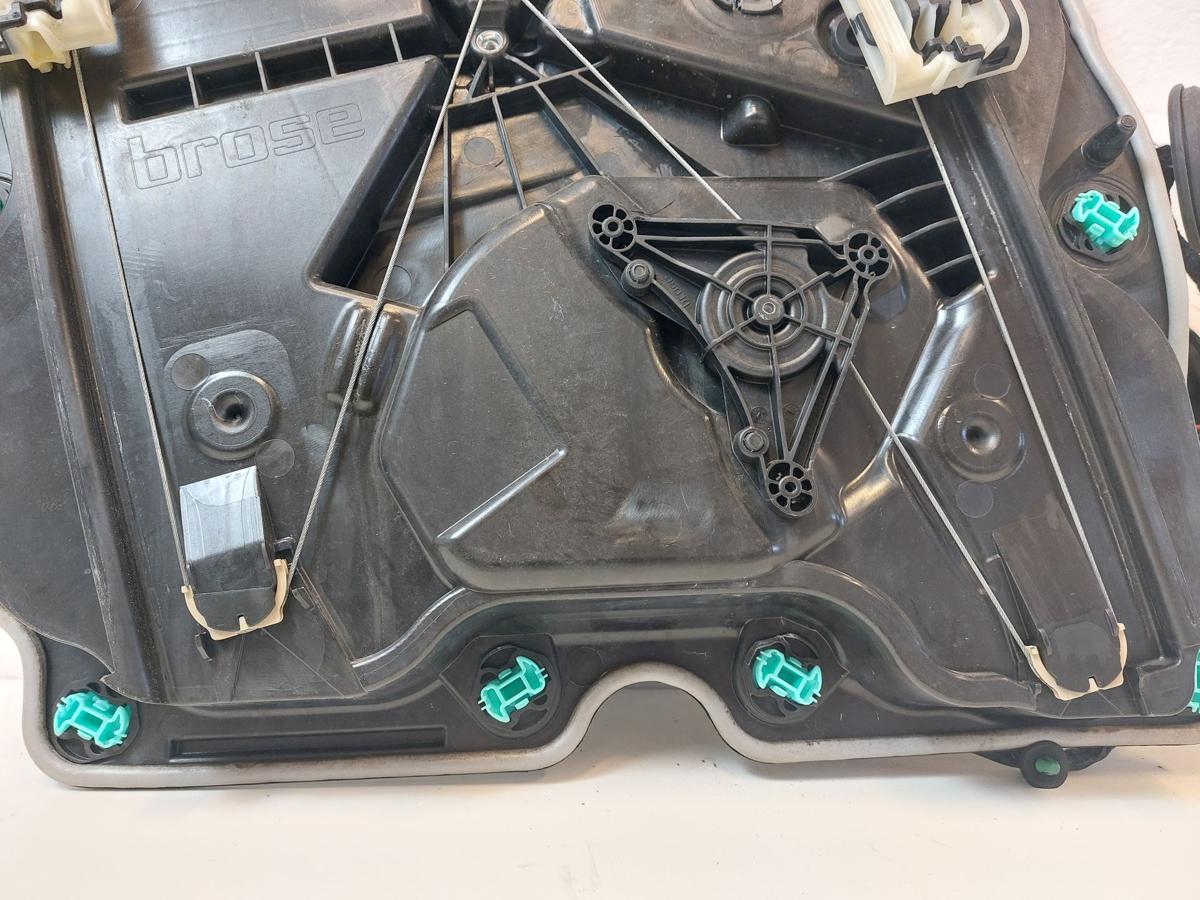 VW Golf 8 VIII CD Variant Fensterheber vorn rechts auf Grundplatte