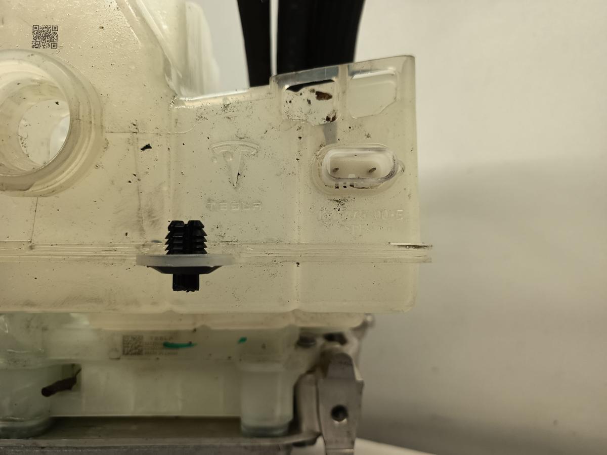 Tesla Model 3 original W&auml;rmetauscher Klima 154990200C vorn Baujahr 2021