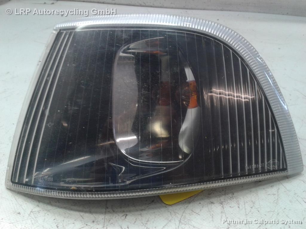 Volvo V40 Blinker Blinkleuchte vorn links 30865998 HELLA BJ2001